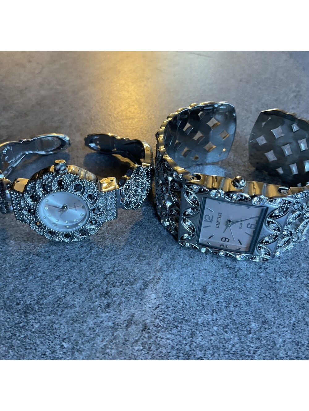Beautiful Pair Of Vntg Womens Silver Tone Bracelet Watches Both Run Great Bin V
